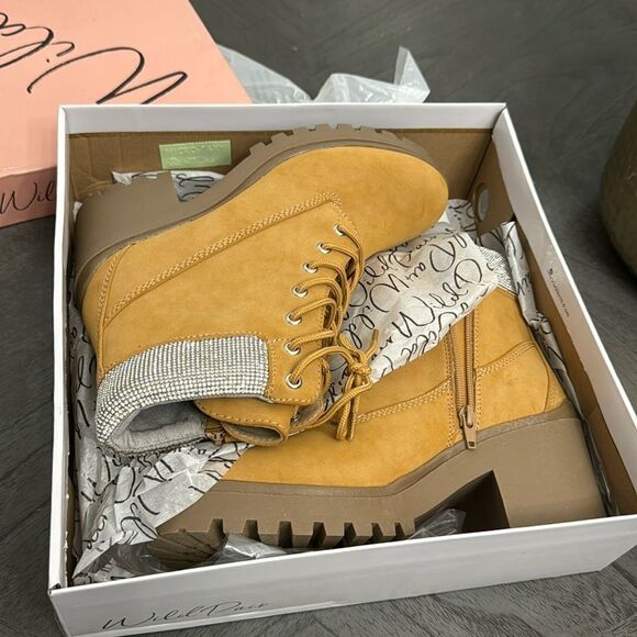 Wild Pair Bentli Lug Sole Booties - Picture 2 of 8